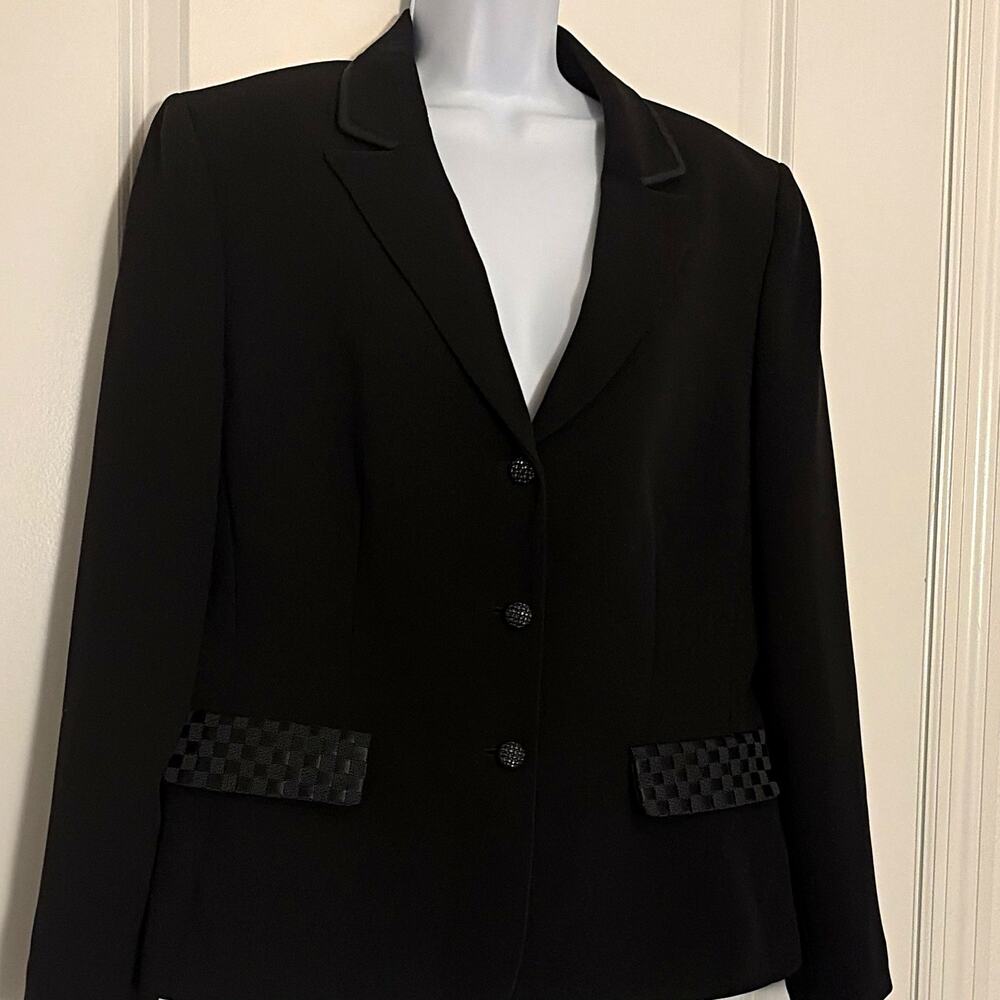 Tahari Arthur S. Levine Black Notch Lapel 3-Button Lined Blazer 16